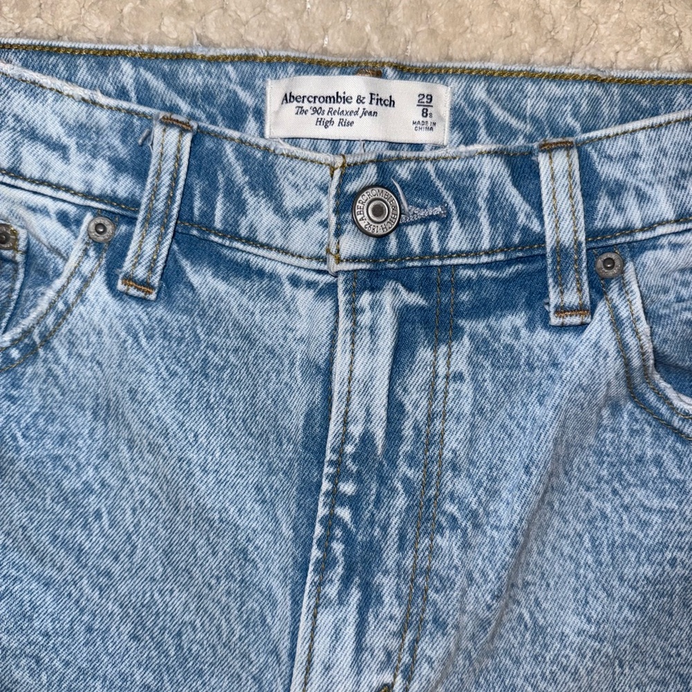 NWOT Abercrombie The 90s Relaxed Jean